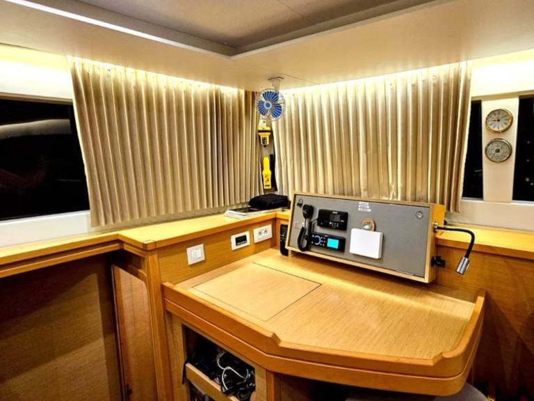 Yacht charter Lefkáda cheap Lagoon 450 F