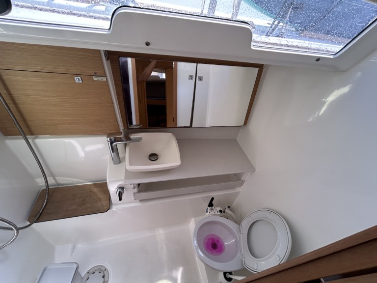 Boat rental Dufour Dufour 430 Grand Large in Gouvia on Samboat