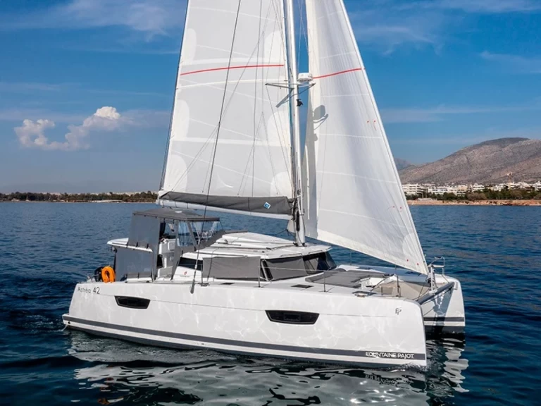 Catamaran rental in Lávrio - Fountaine Pajot Astrea 42