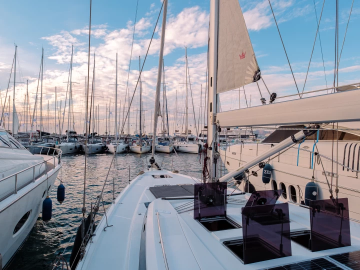 Yacht charter Lávrio cheap Bavaria C57