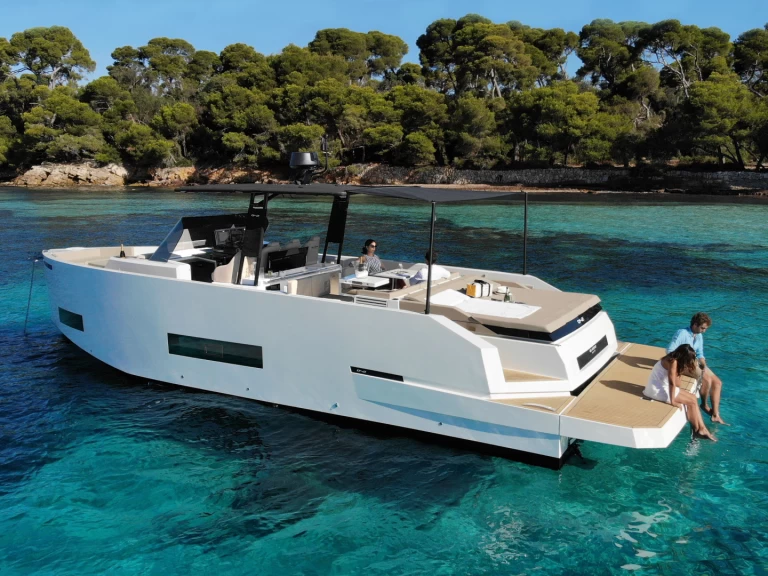 Bareboat Rental Motorboat De Antonio with a boat licence