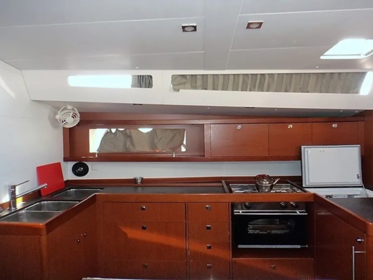 Sailboat for rent Skiathos at the best price