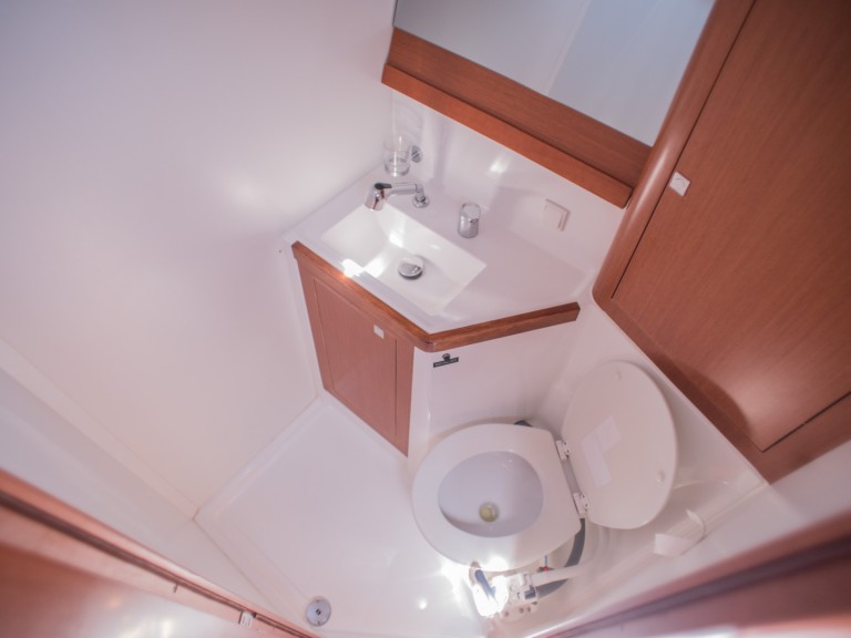 Rent a Bénéteau Oceanis 48 Ávdira