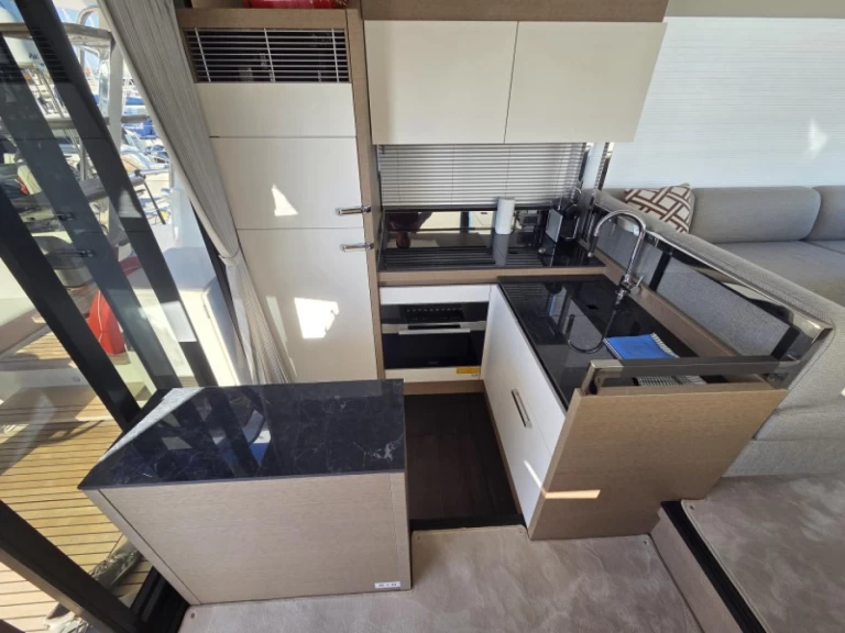 Rent a Prestige Prestige 520 Fly Šibenik