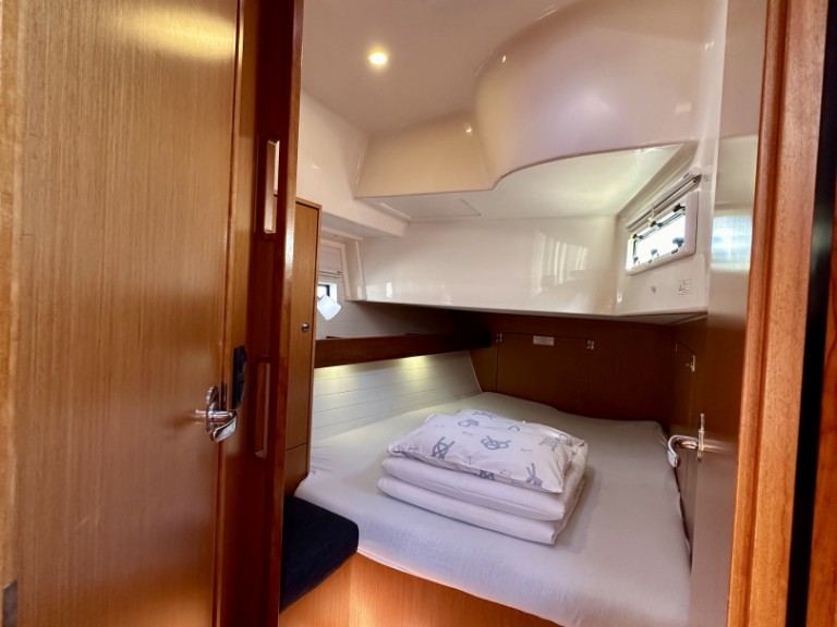 Sailboat for rent Sukošan at the best price