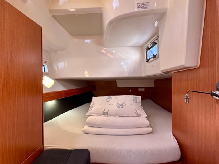 Yacht charter Sukošan cheap Cruiser 41