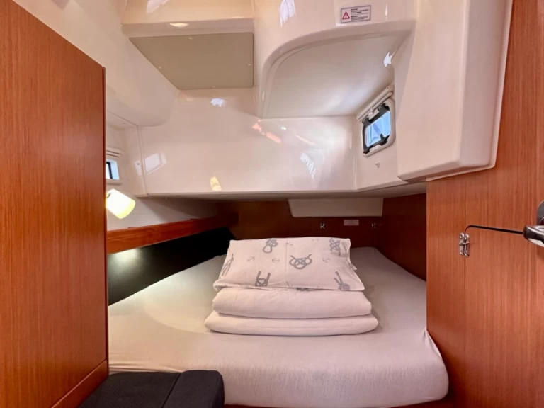 Yacht charter Sukošan cheap Cruiser 41