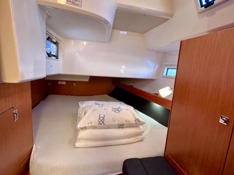 Sailboat rental in Sukošan - Bavaria Cruiser 41