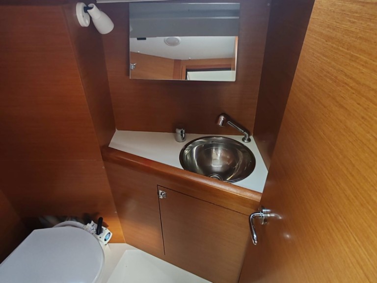 Jeanneau Sun Odyssey 349 in Drage on SamBoat