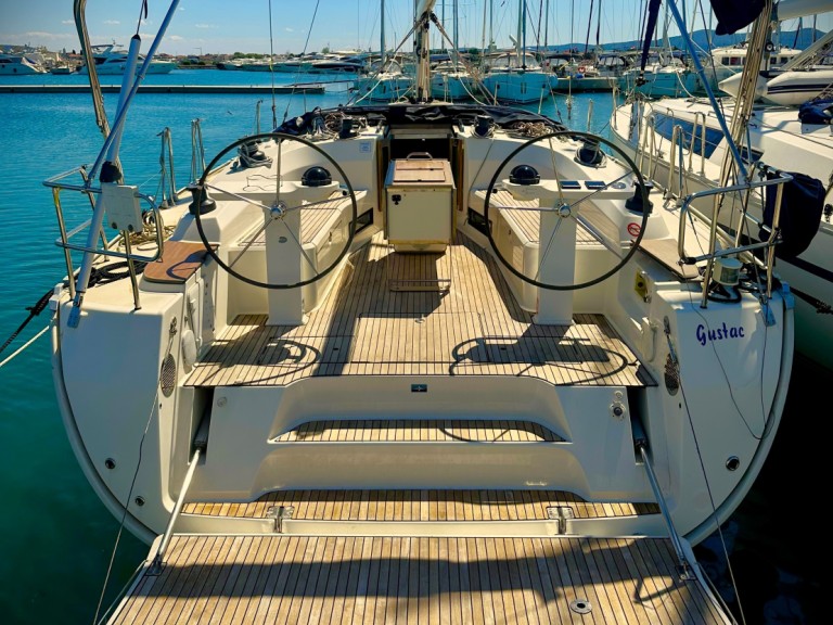 Rent a Bavaria Cruiser 45 Sukošan