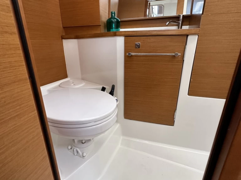 Sailboat for rent Drage at the best price