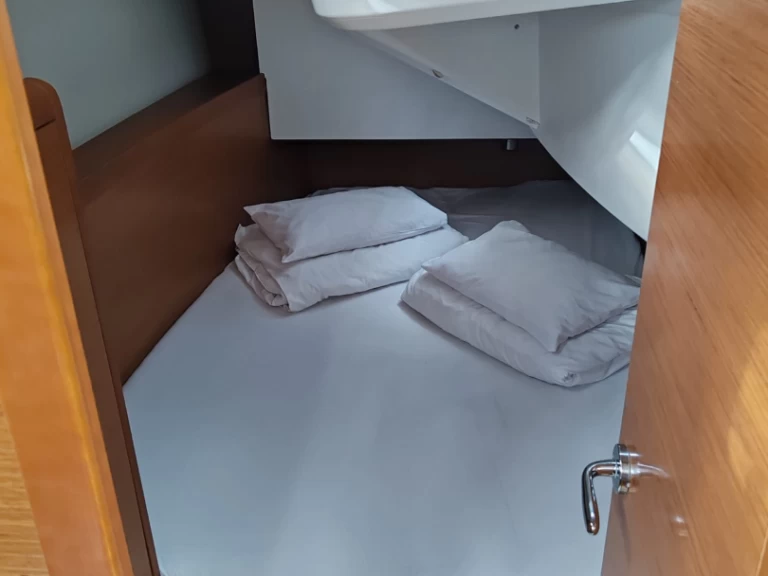 Sailboat rental with or without captain Jeanneau Drage