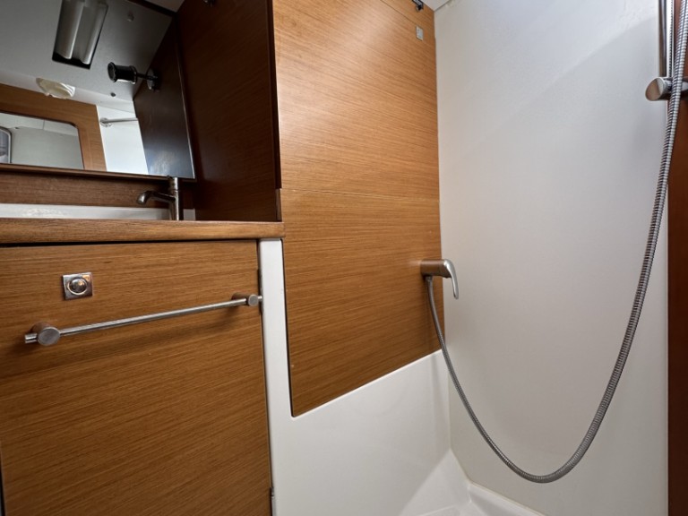 Bareboat Rental Sailboat Jeanneau with a boat licence