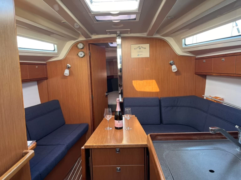 Yacht charter Sukošan cheap Cruiser 37