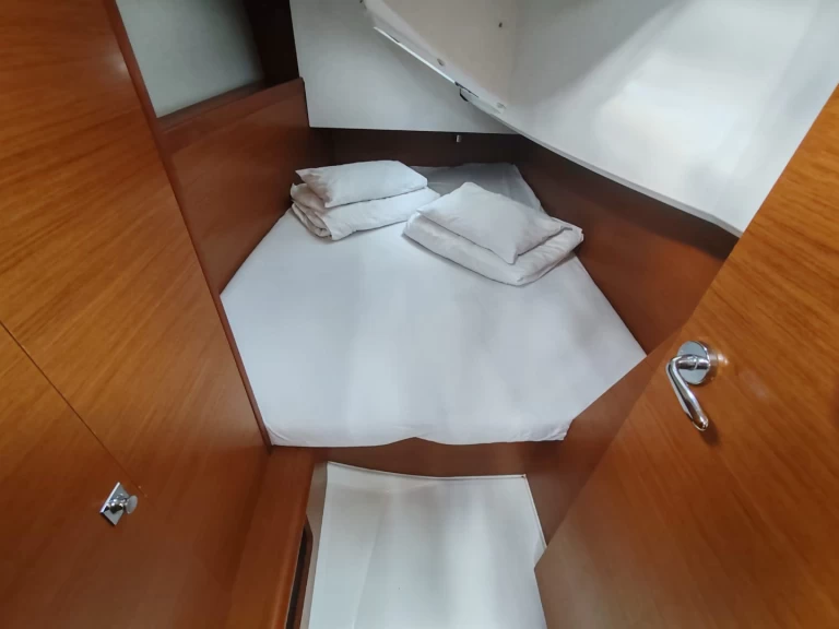 Boat rental Jeanneau Sun Odyssey 349 in Drage on Samboat