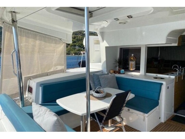 Lagoon Lagoon 450 F in Alimos on SamBoat
