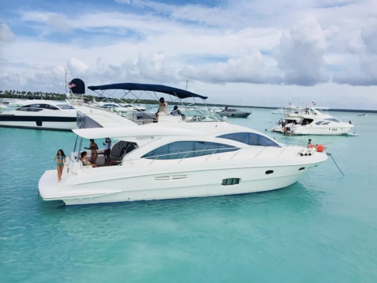 Motorboat rental with or without captain Azimut La Romana