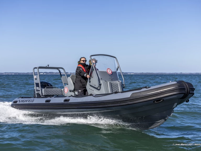 Rent a Highfield Patrol 660 La Trinité-sur-Mer