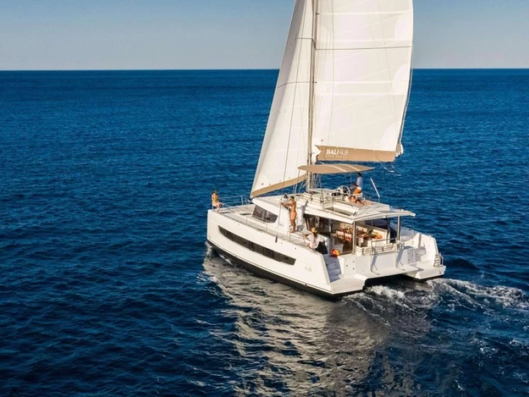 Catamaran rental in Belize City - Bali Magnificent