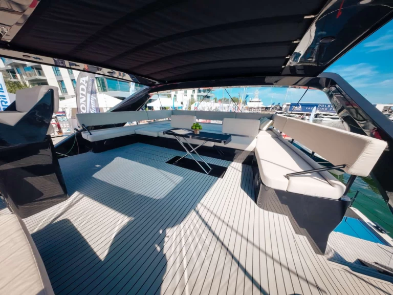Luxury Yacht for rent Paradise Island at the best price