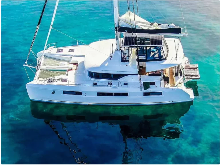 Lagoon Lagoon 50 in Alimos on SamBoat