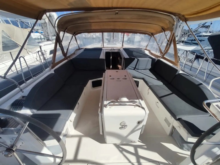 Bareboat Rental Sailboat Bénéteau with a boat licence