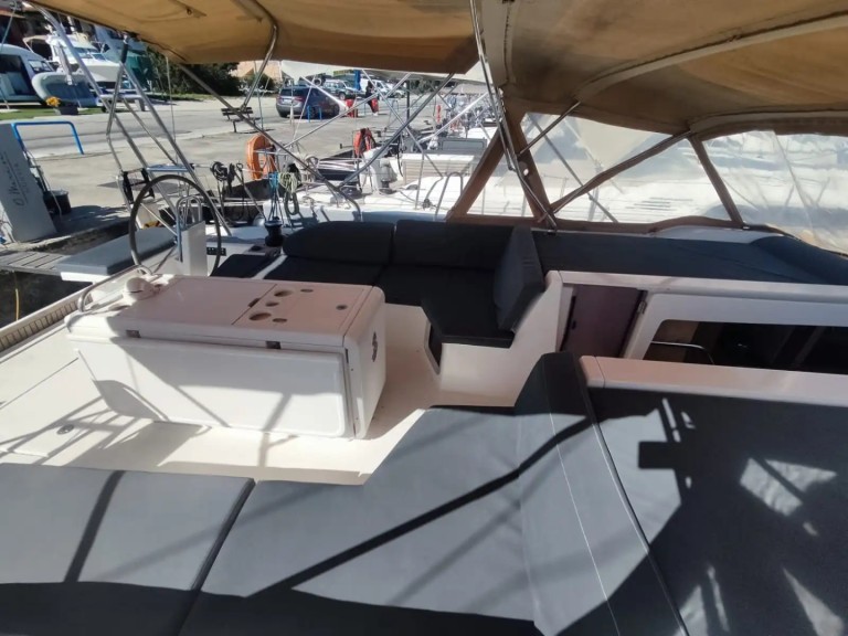 Sailboat for rent Lefkáda at the best price