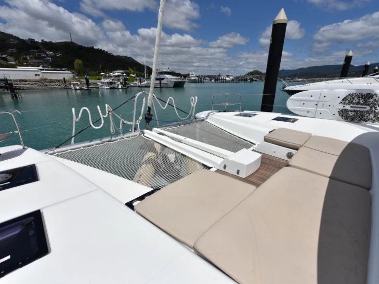 Leopard Catamarans / Robertson & Caine Leopard 46 - 4 cab. in Airlie Beach on SamBoat