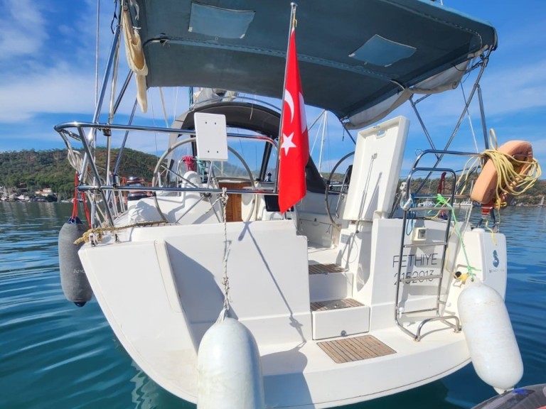 Bénéteau Beneteau Oceanis 40 Tigre charter bareboat or captained in  Fethiye