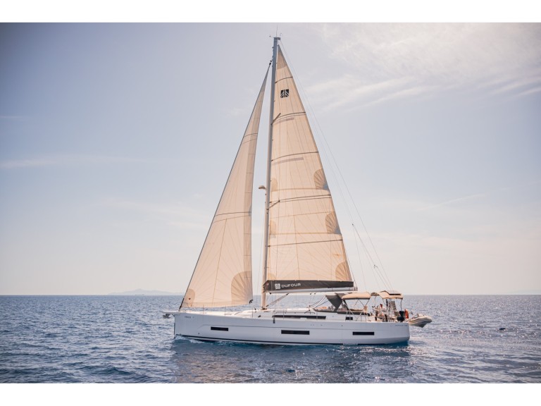 Sailboat for rent Alimos at the best price