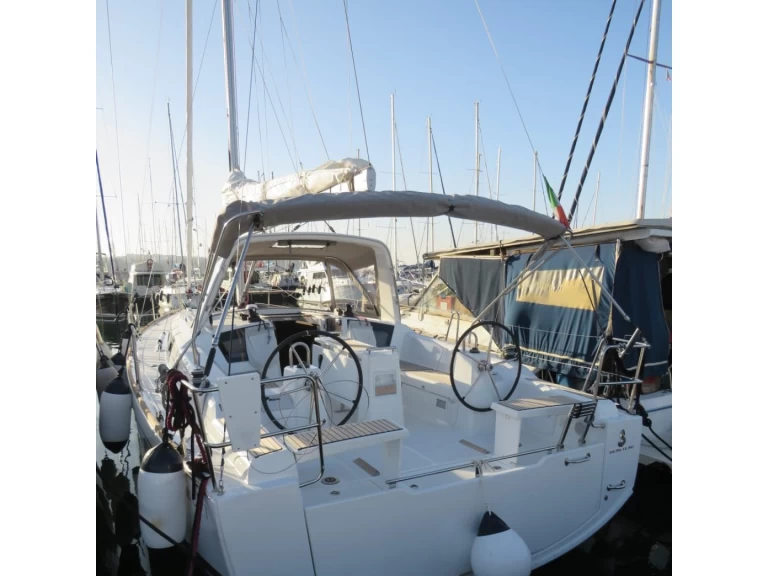 Sailboat rental in Procida - Bénéteau Oceanis 38