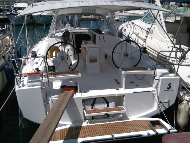 Boat rental Bénéteau Oceanis 38 in Procida on Samboat