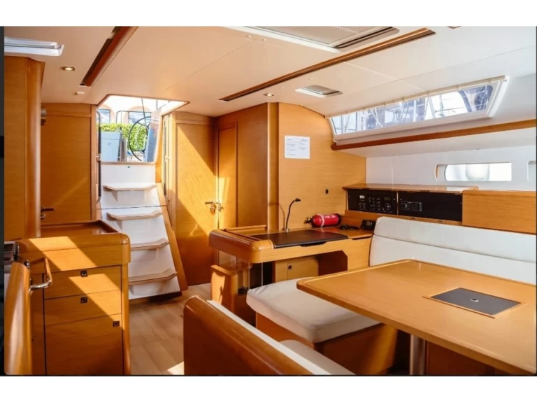 Sailboat for rent Tropea at the best price