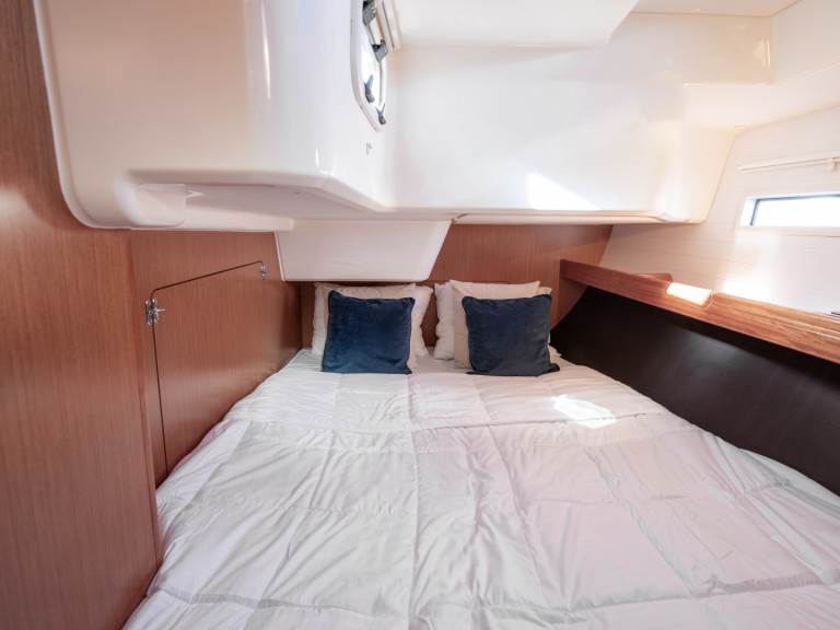 Sailboat rental in Lávrio - Bavaria Cruiser 51