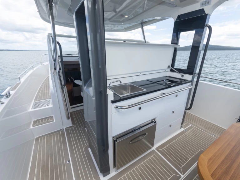 Motorboat rental with or without captain Nimbus Níkiti