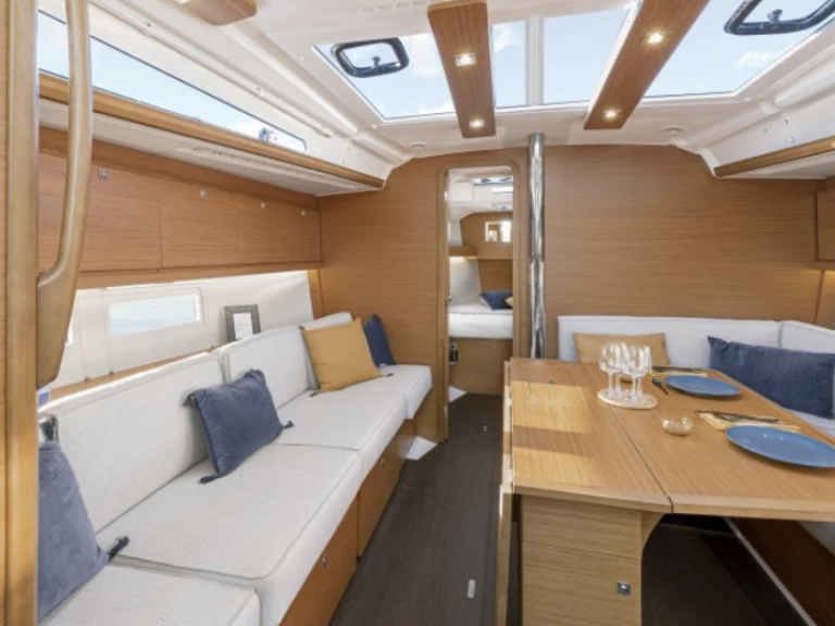 Sailboat rental in Port-Camargue - Dufour Dufour 390 Grand Large