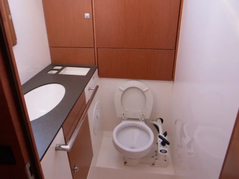 Yacht charter Nikiána cheap Cruiser 46