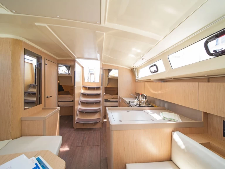 Rent a Bénéteau Oceanis 41.1 Nikiána