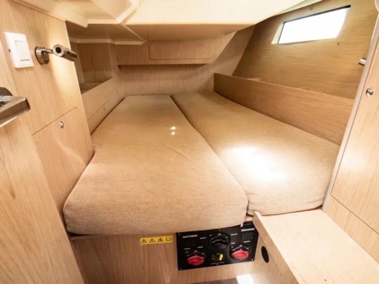 Sailboat rental in Nikiána - Bénéteau Oceanis 41.1