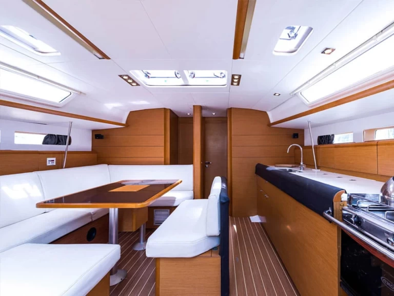 Sailboat rental with or without captain Jeanneau Nikiána