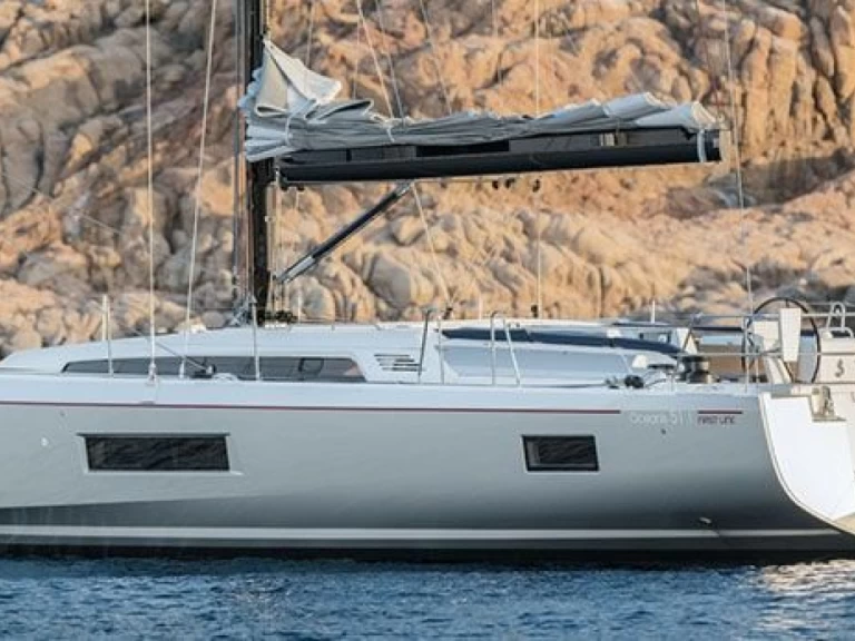 Sailboat rental with or without captain Bénéteau Nikiána