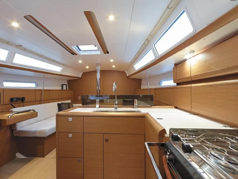 Sailboat rental with or without captain Jeanneau Lefkáda