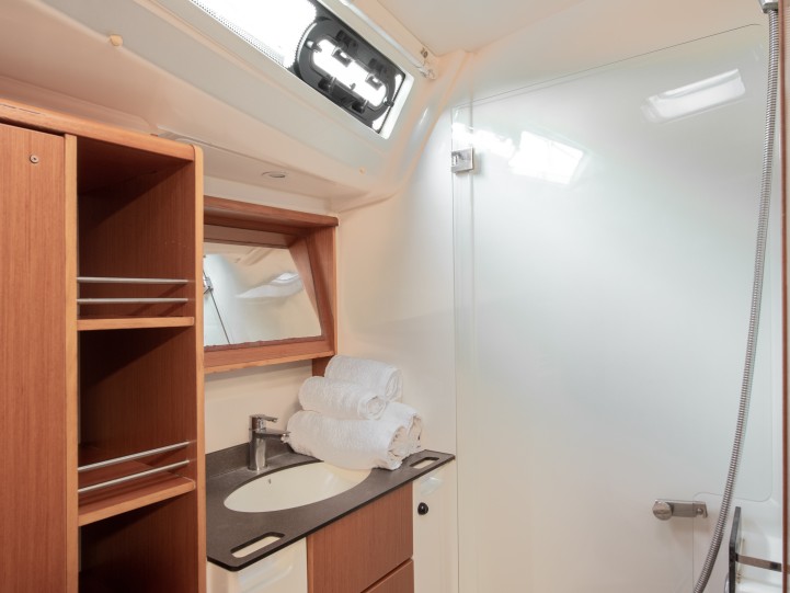 Yacht charter Lávrio cheap Cruiser 51