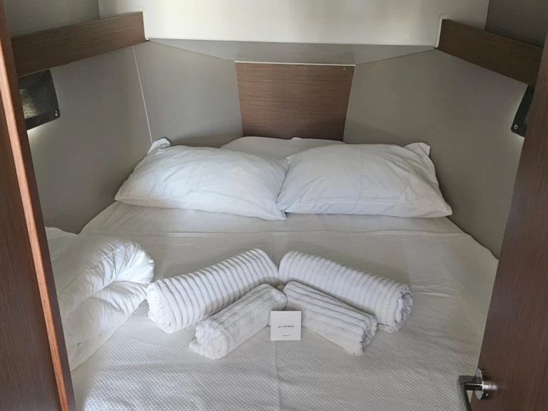 Bareboat Rental Sailboat Bénéteau with a boat licence