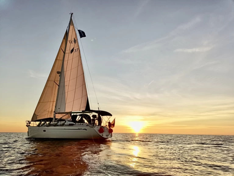 Yacht charter Barcelona cheap Cruiser 37