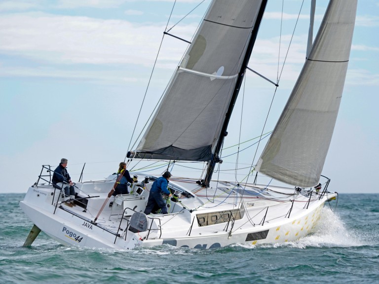 Boat rental Pogo Structures Pogo 44 in La Trinité-sur-Mer on Samboat