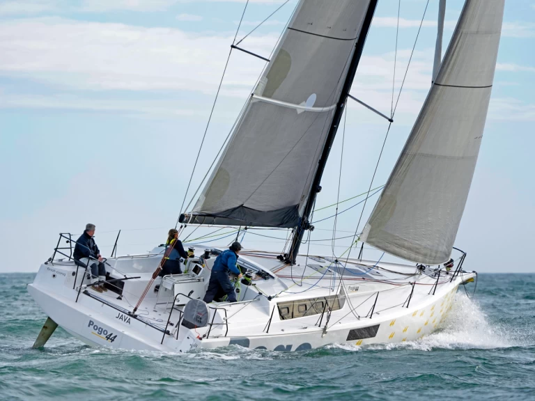 Boat rental Pogo Structures Pogo 44 in La Trinité-sur-Mer on Samboat