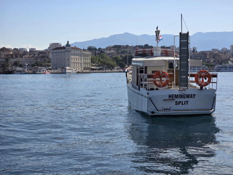Motorboat rental in Split - Hemingway -