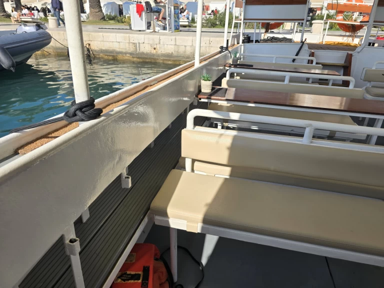 Rent a Hemingway - Split