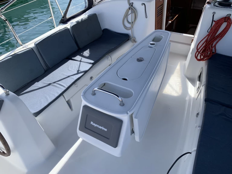 Sailboat rental in Saint-Mandrier-sur-Mer - Bénéteau Cyclades 39.3